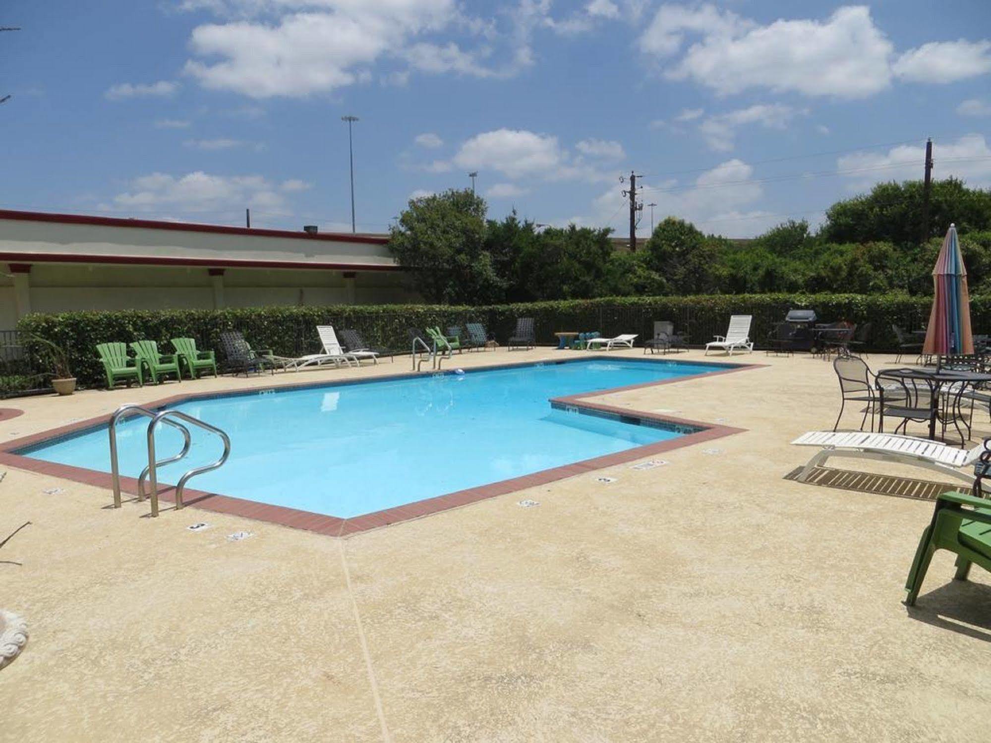 Gateway Hotel Dallas Park Central ภายนอก รูปภาพ